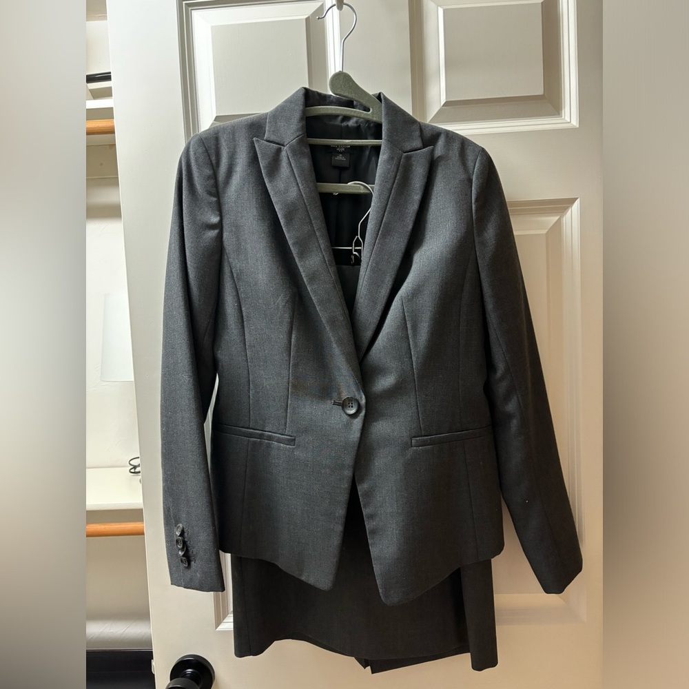 Ann Taylor suit - blazer and pencil skirt. Size 2 Petite